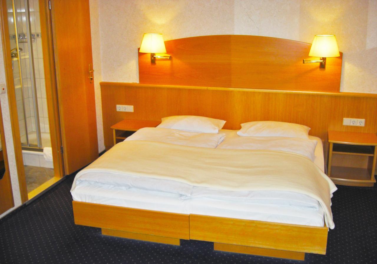 Hotel Gasthof Kreuz Bad Buchau Buitenkant foto