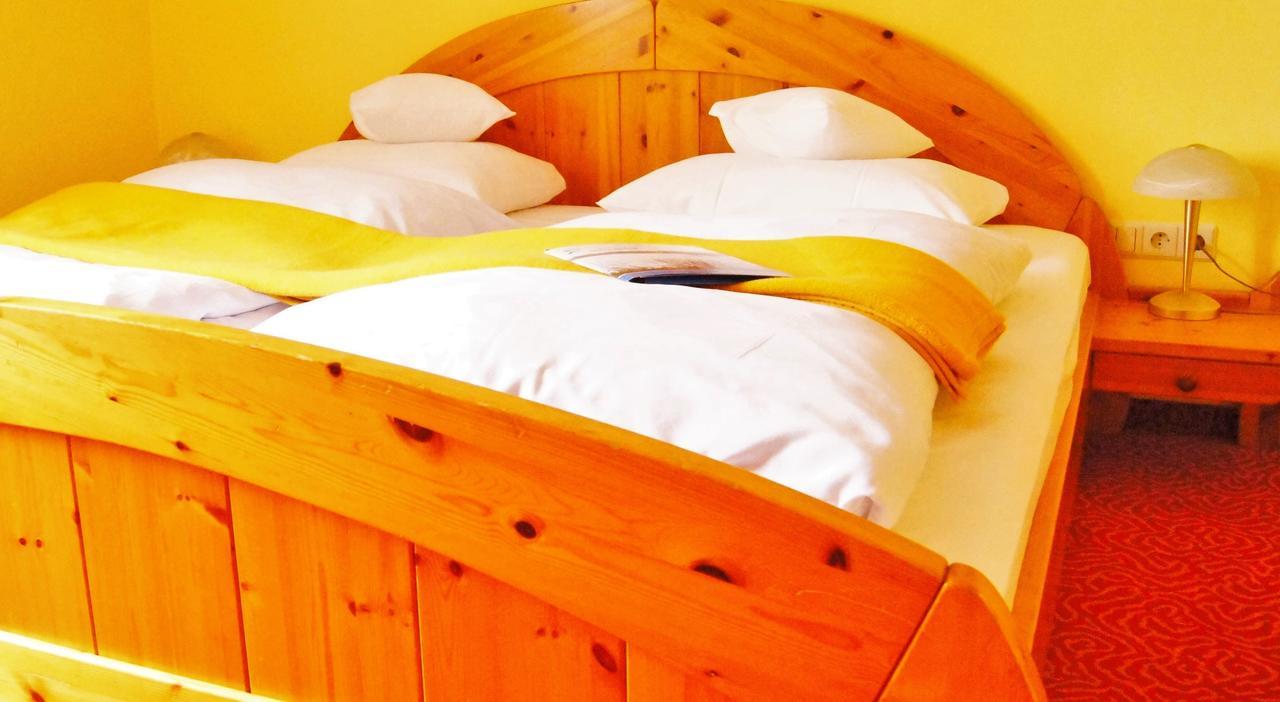 Hotel Gasthof Kreuz Bad Buchau Buitenkant foto